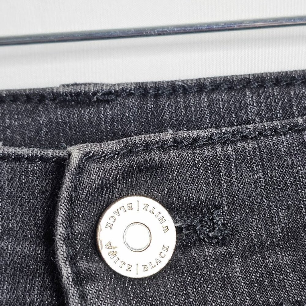 WHITE HOUSE BLACK MARKET Jean Shorts Distressed size L BLACK Denim Bermuda Cute - Picture 4 of 7